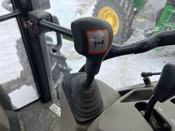 2014-case-farmall-115u-tractor-image-40