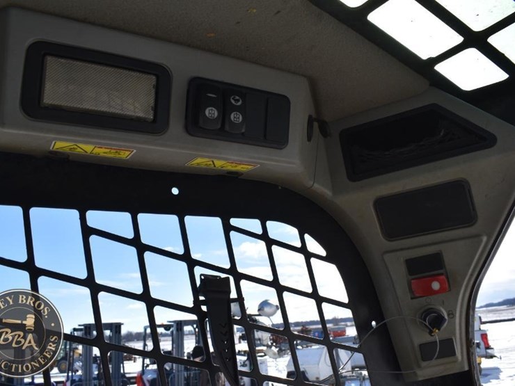 2019-caterpillar-259d-image-45