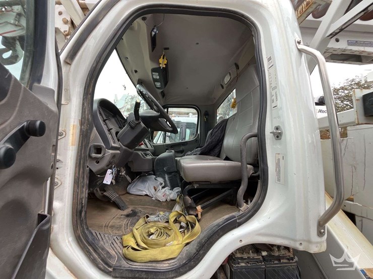 2020-freightliner-m2-106-image-8