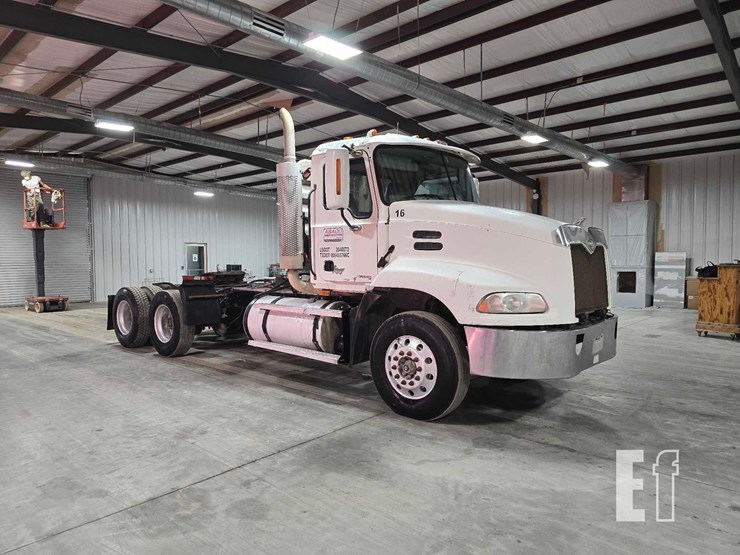 2006-mack-vision-cxn613-image-2