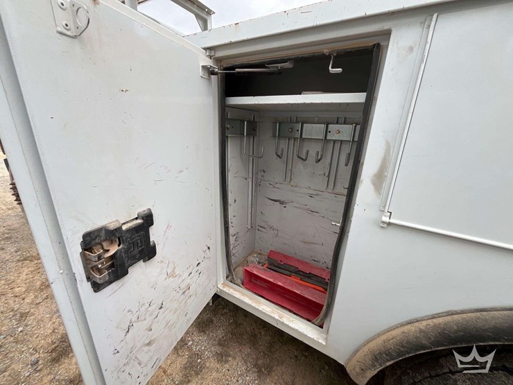 2020-freightliner-m2-106-image-16