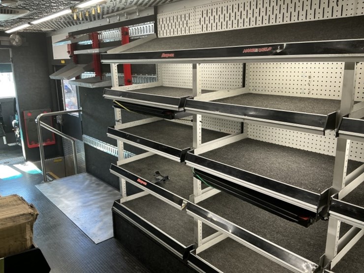 2018-freightliner-mt55-image-33