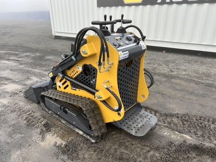 2025-sdlanch-sdll60-mini-compact-track-loader-image-3