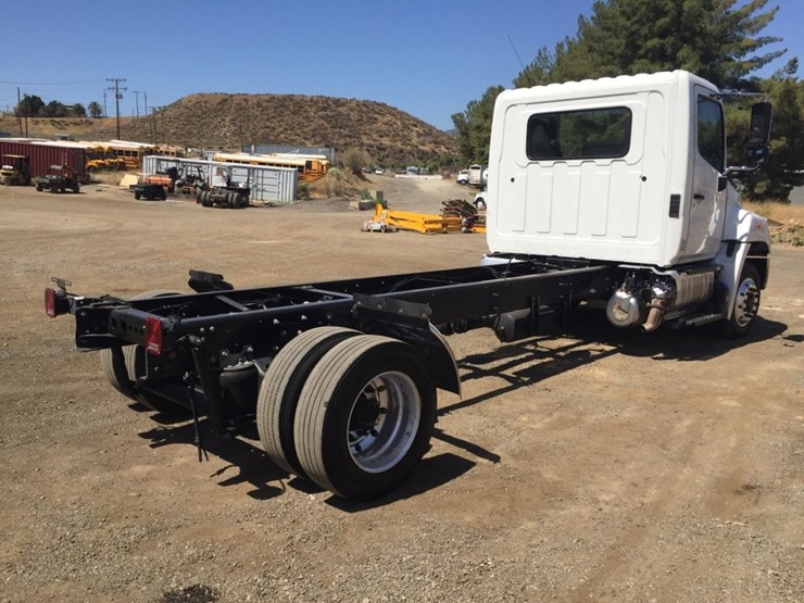 2017-hino-268a-image-3