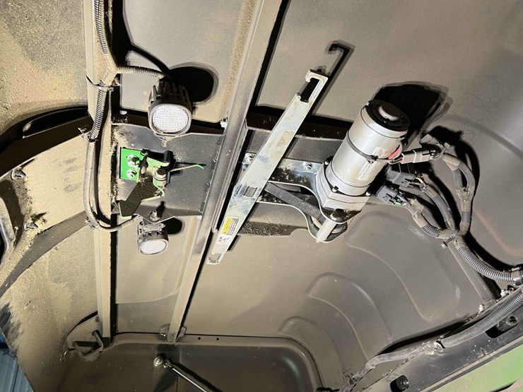 john-deere-561m-image-18