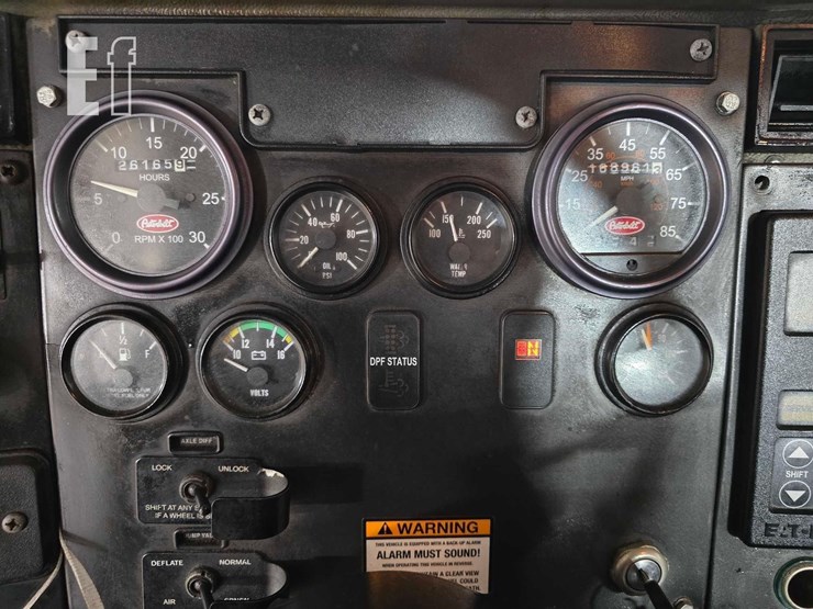 2010-peterbilt-340-image-12