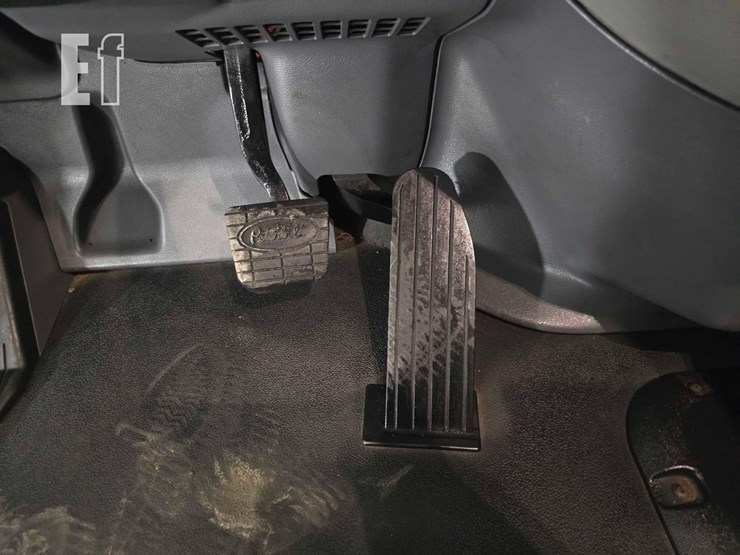 2017-peterbilt-579-image-19