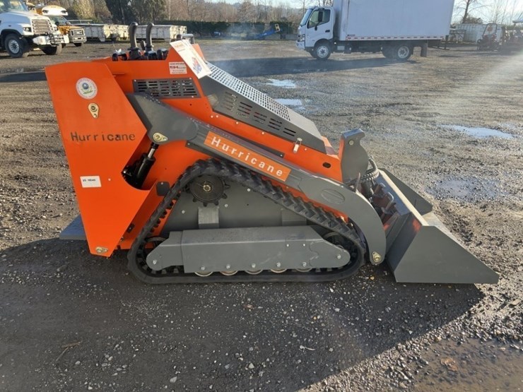 2025-hurricane-hrc700-mini-compact-track-loader-image-3