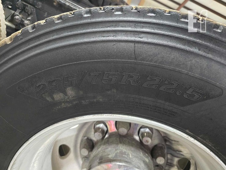 2016-kenworth-t2000-image-28