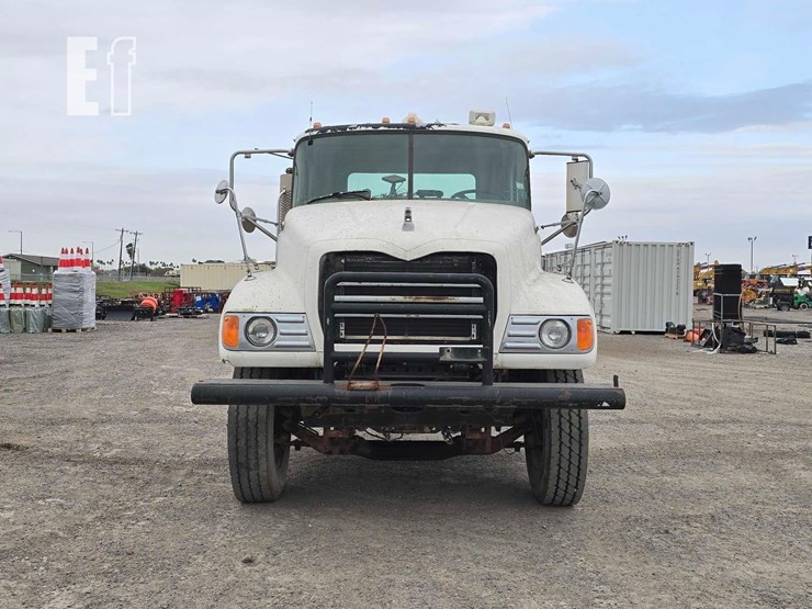 2007-mack-granite-cv713-image-7