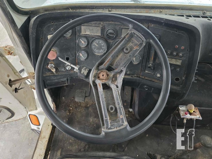 1995-ford-la9000-image-10