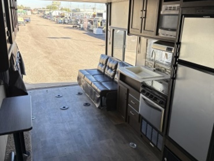 2019-forest-river-smt251ssxl-ca-toy-hauler-image-33