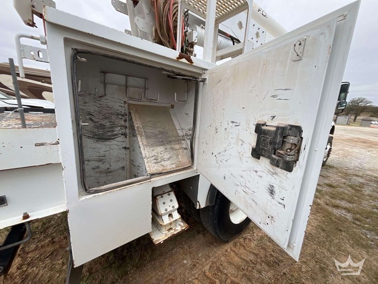 2018-freightliner-m2-106-image-23