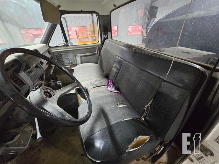 1998-ford-f800-image-9