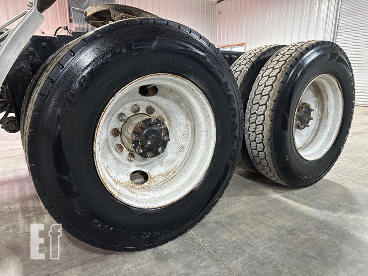 2005-peterbilt-385-image-20