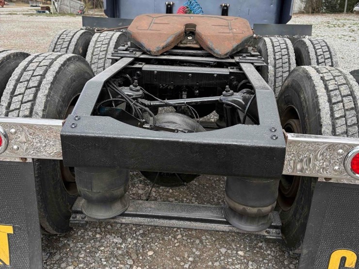 1998-peterbilt-379-image-15