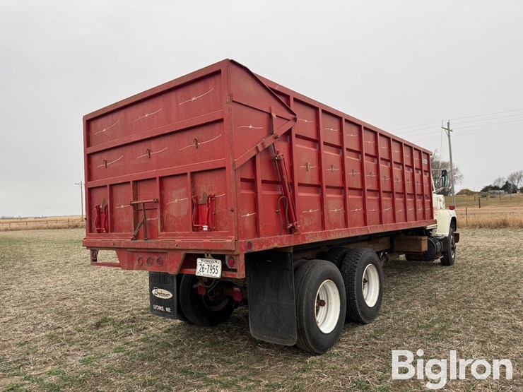 1979-ford-8000-image-5