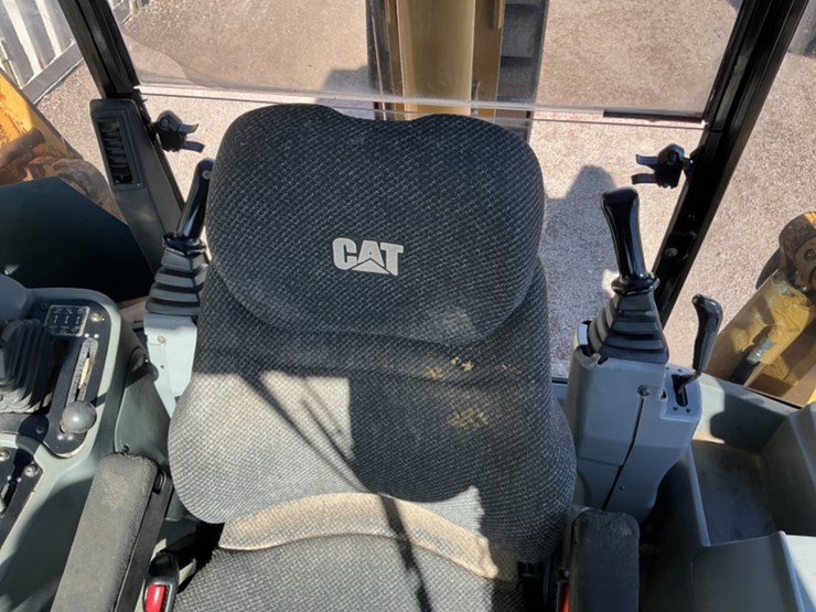 caterpillar-420d-image-28