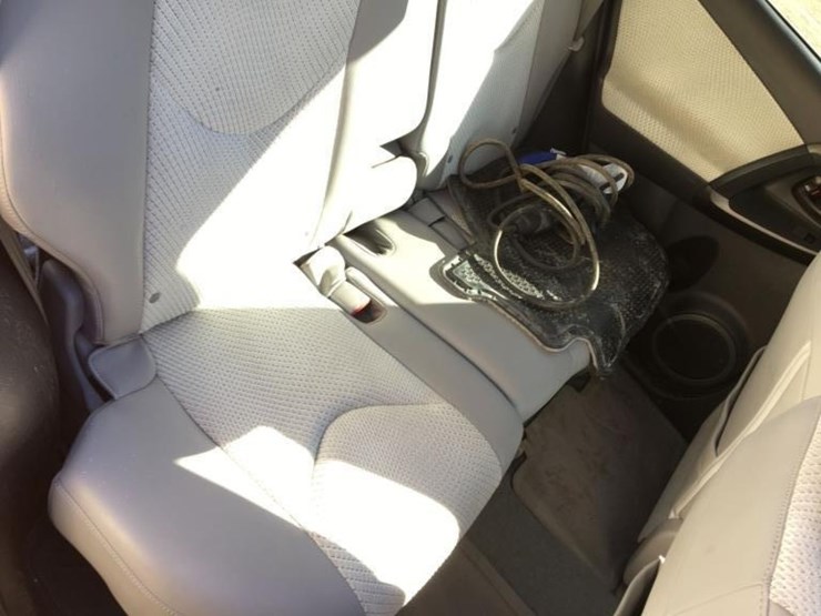 2014-toyota-rav4-image-9