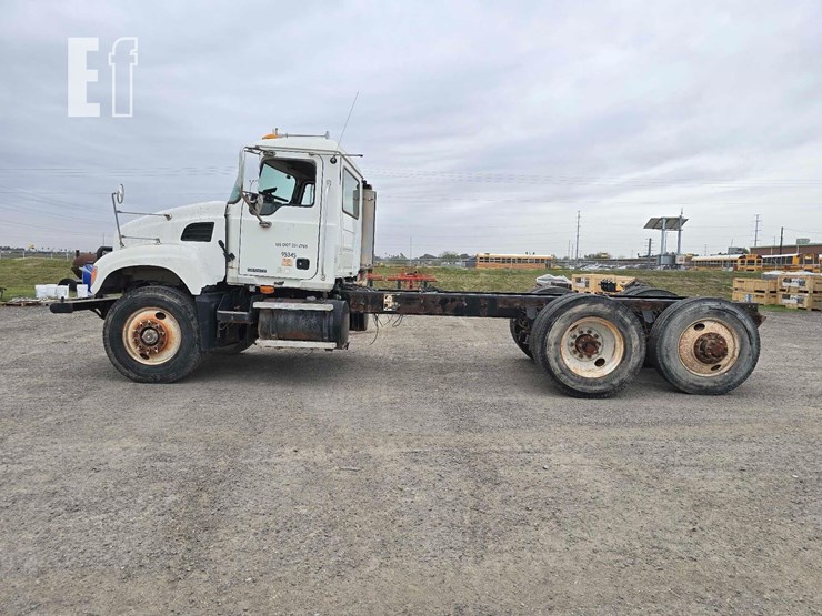 2007-mack-granite-cv713-image-5