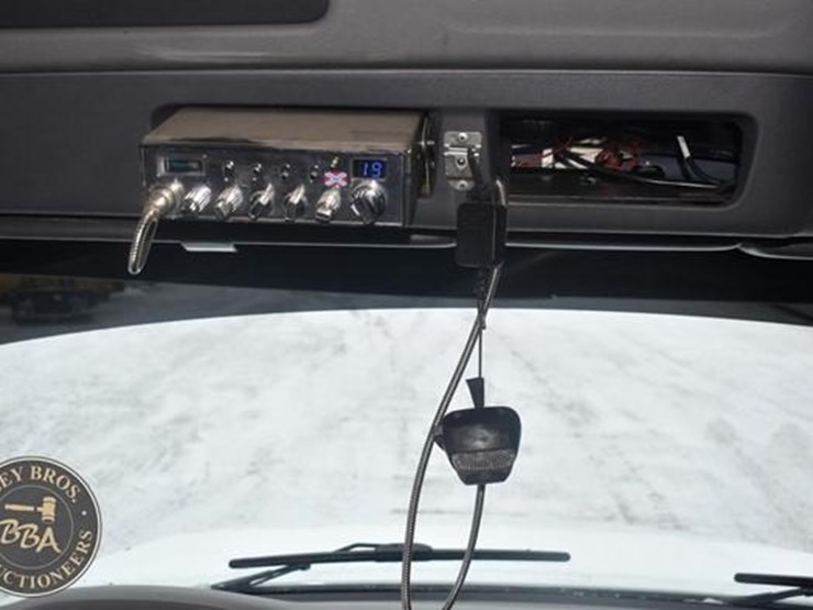 2015-peterbilt-579-image-43