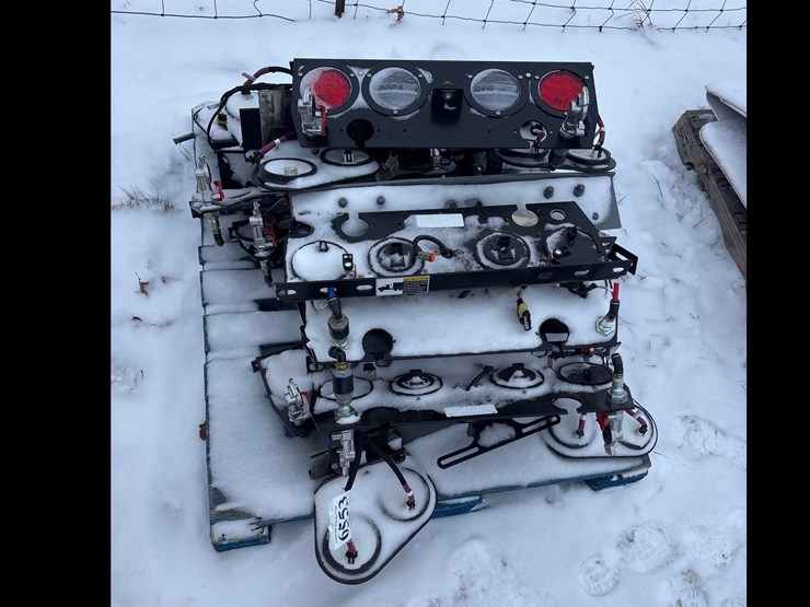 #6553-•-e1.-a-pallet-of-miscellaneous-tail-lights-image-1