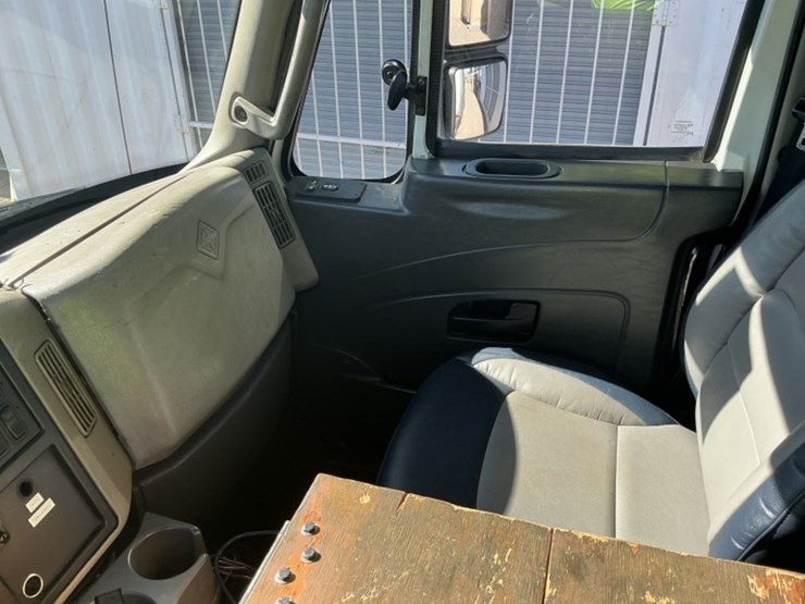 2014-international-7500-u/t-image-32