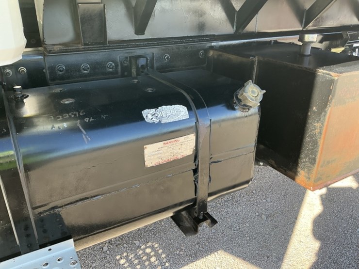 1999-freightliner-fl80-image-20