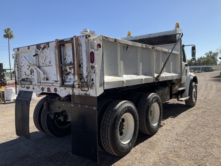 2005-freightliner-m2-dump-truck-image-5
