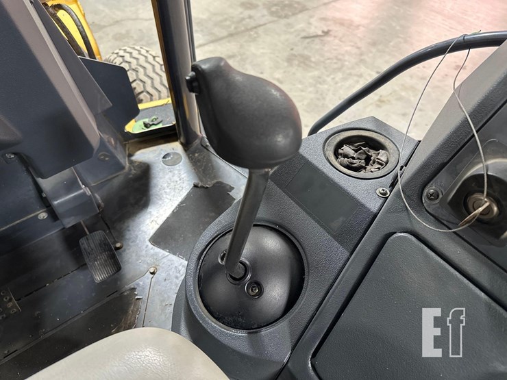 2020-deere-310l-ep-image-25