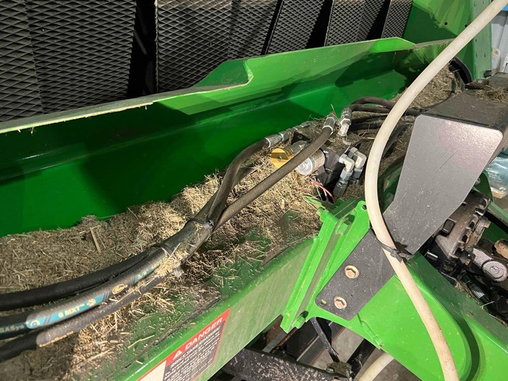 john-deere-561m-image-13