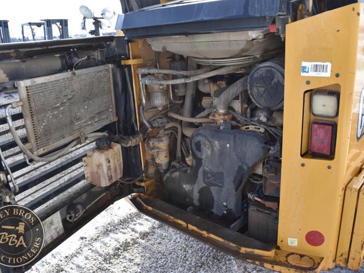 2020-caterpillar-299d3-image-32