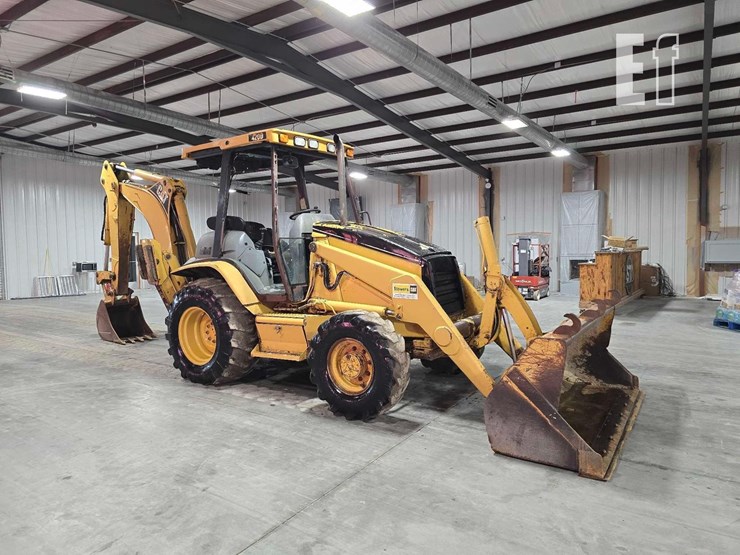 2001-caterpillar-420d-image-2