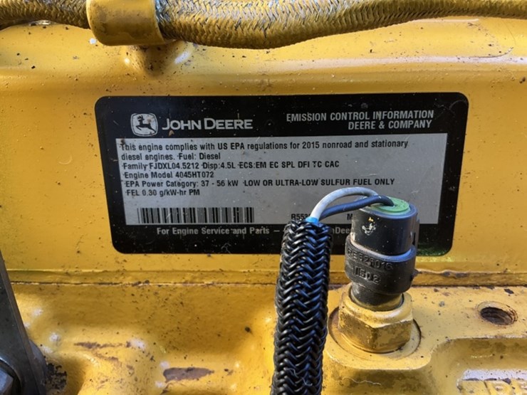 2015-deere-210l-image-28