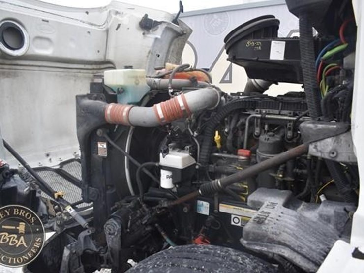 2015-peterbilt-579-image-53