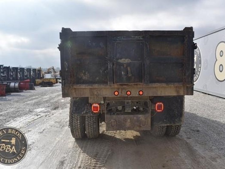 2000-freightliner-fl70-image-5