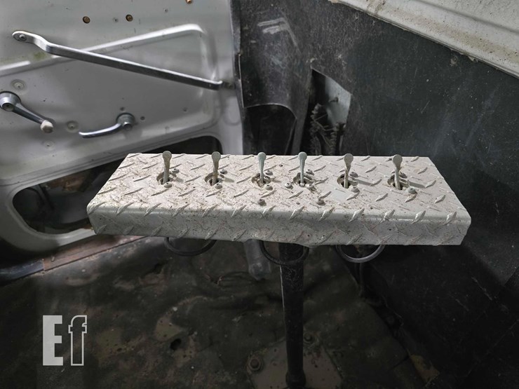 1995-ford-la9000-image-16