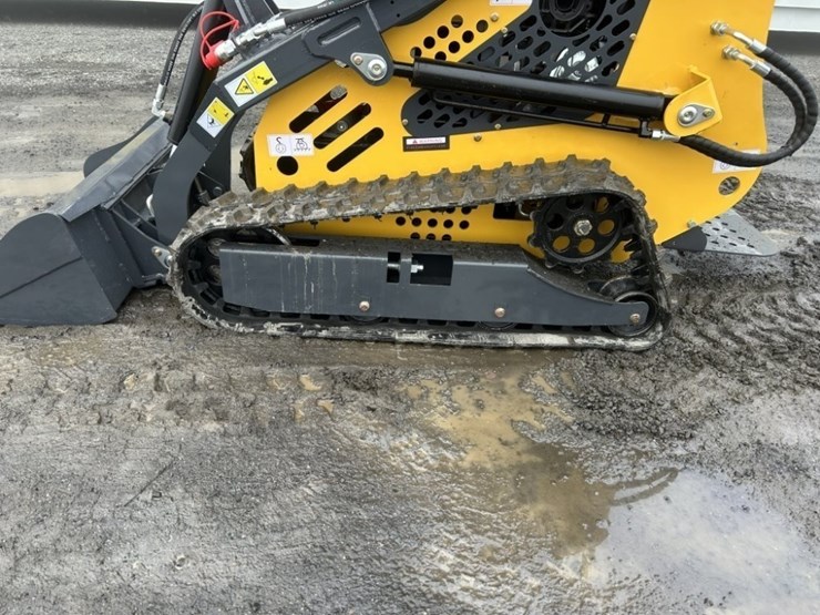 2025-sdlanch-sdll60-mini-compact-track-loader-image-9