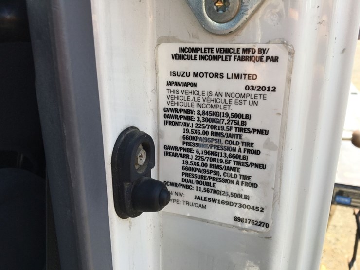 2013-isuzu-nrr-image-13