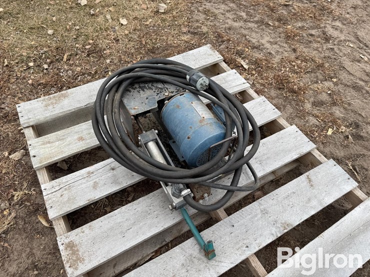 john-blue-chemigation-pump-image-1