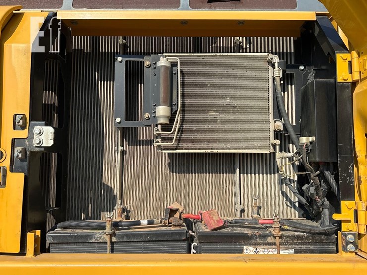 2018-deere-350g-lc-image-25