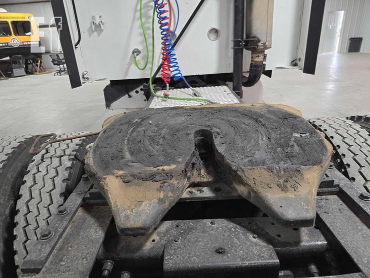 2005-international-9400-image-9