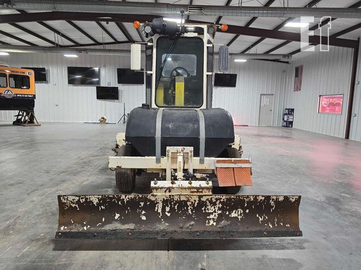 2013-superior-broom-dt80ct-image-8