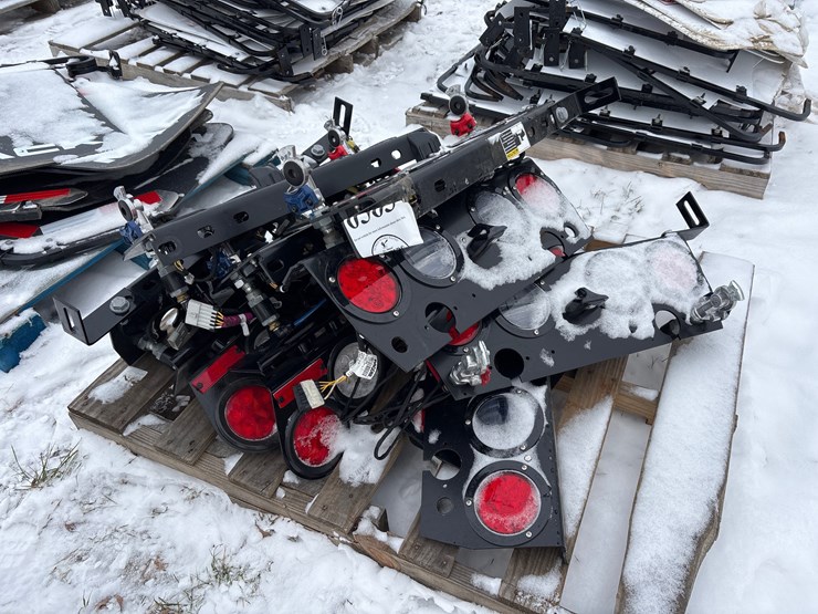 #6563-•-e1.-pallet-of-tail-lights-image-2