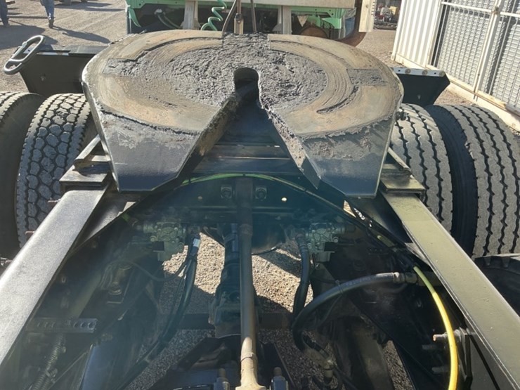 2011-international-7600-image-10