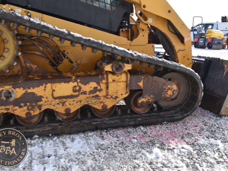 2020-caterpillar-299d3-image-36