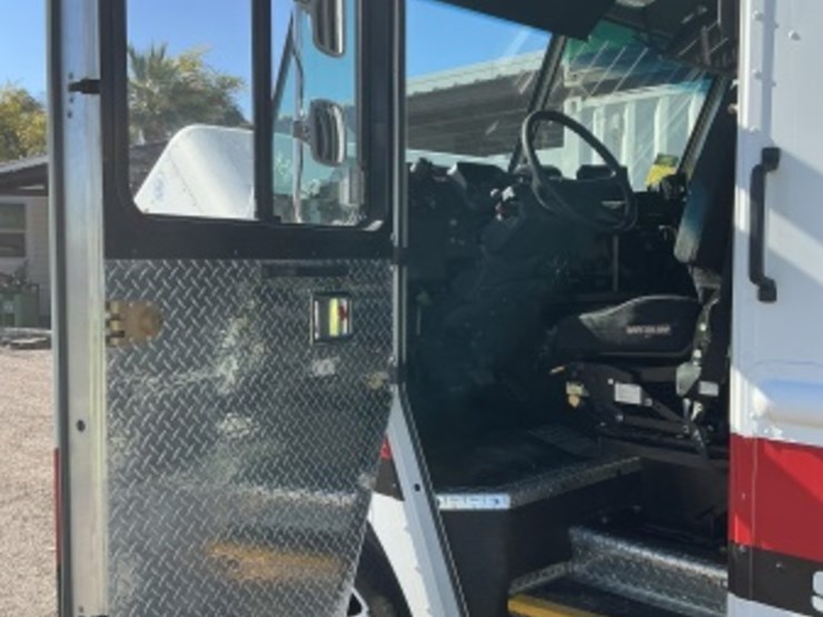 2018-freightliner-mt55-image-38