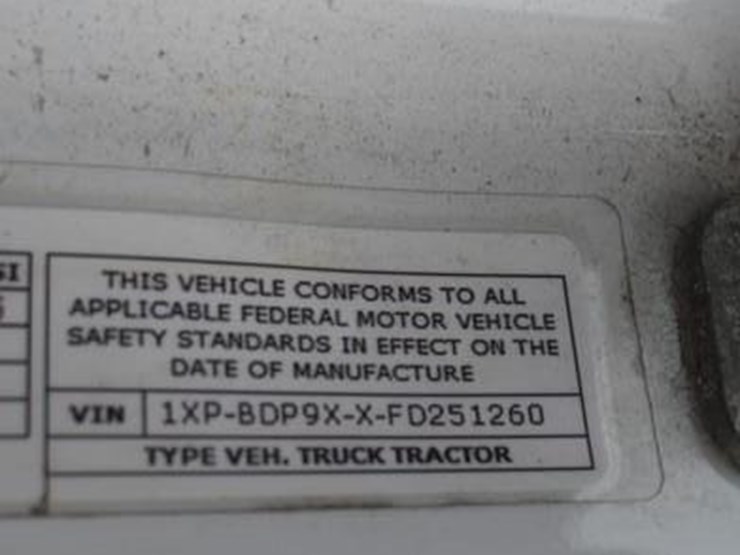 2015-peterbilt-579-image-2