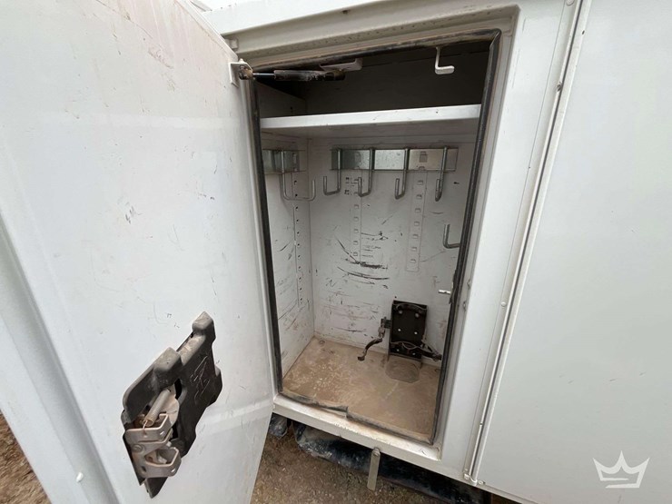 2018-freightliner-m2-106-image-18