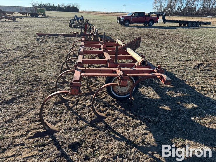 15'-3-pt-chisel-plow-image-4